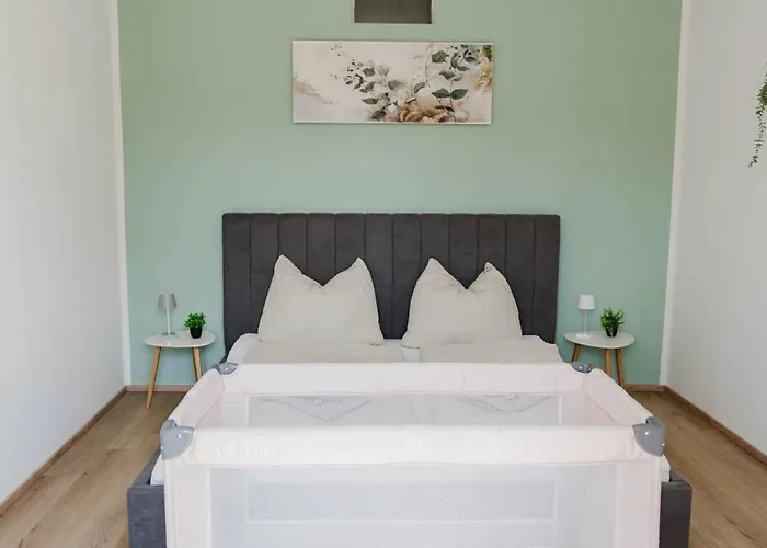 Emilia Schiefling am See